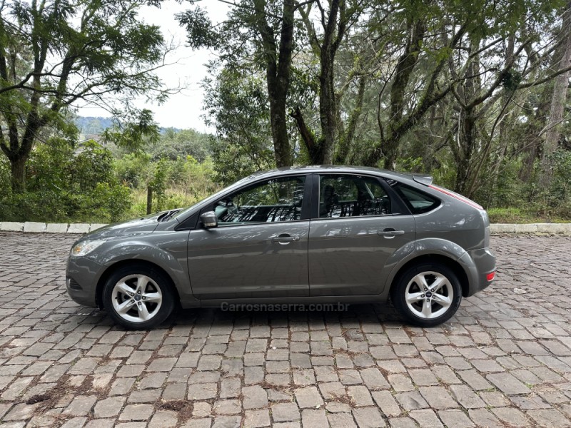 FOCUS 1.6 GLX 16V FLEX 4P MANUAL - 2013 - NOVA PRATA