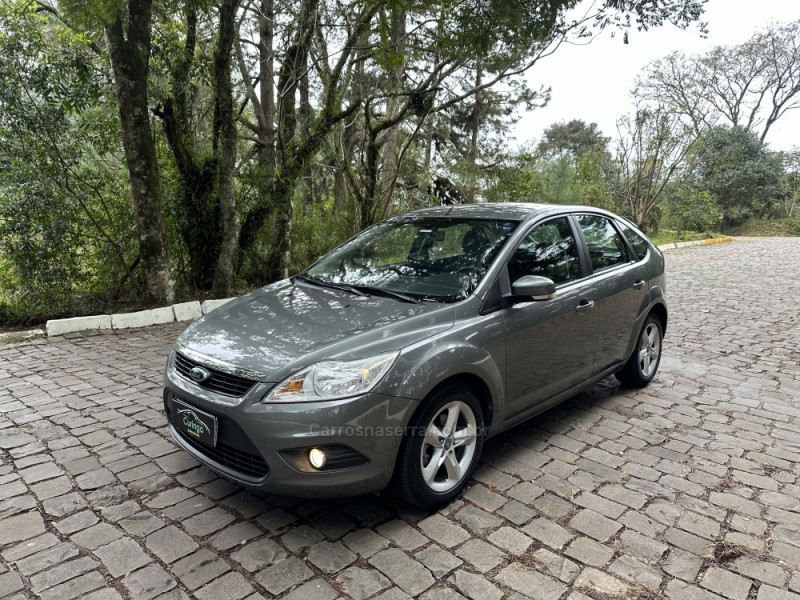 FOCUS 1.6 GLX 16V FLEX 4P MANUAL - 2013 - NOVA PRATA