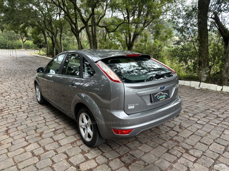 FOCUS 1.6 GLX 16V FLEX 4P MANUAL - 2013 - NOVA PRATA