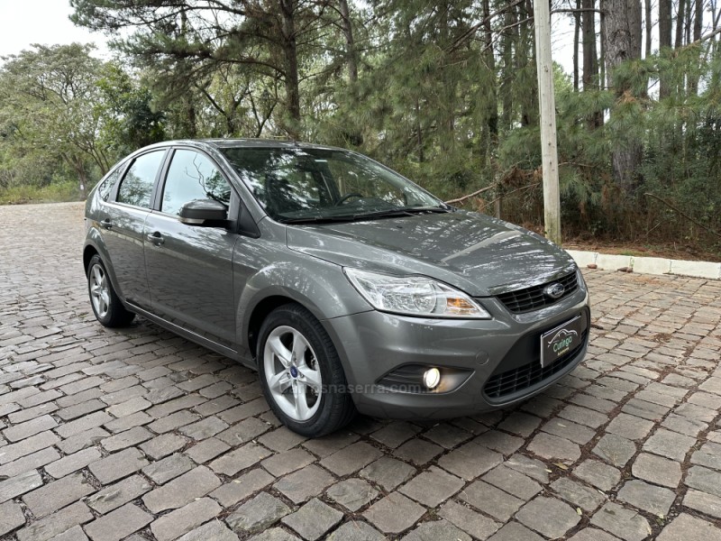 FOCUS 1.6 GLX 16V FLEX 4P MANUAL - 2013 - NOVA PRATA