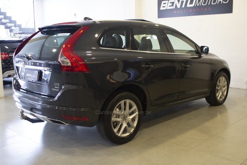 XC60 2.4 D5 MOMENTUM DIESEL AWD 4P AUTOMÁTICO - 2017 - BENTO GONçALVES