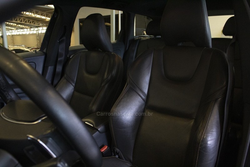 XC60 2.4 D5 MOMENTUM DIESEL AWD 4P AUTOMÁTICO - 2017 - BENTO GONçALVES