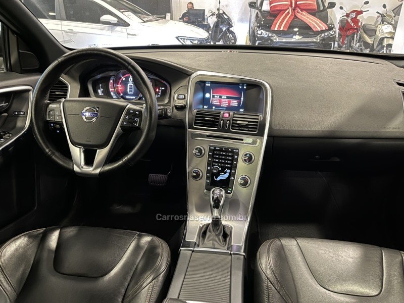 XC60 2.4 D5 MOMENTUM DIESEL AWD 4P AUTOMÁTICO - 2017 - BENTO GONçALVES