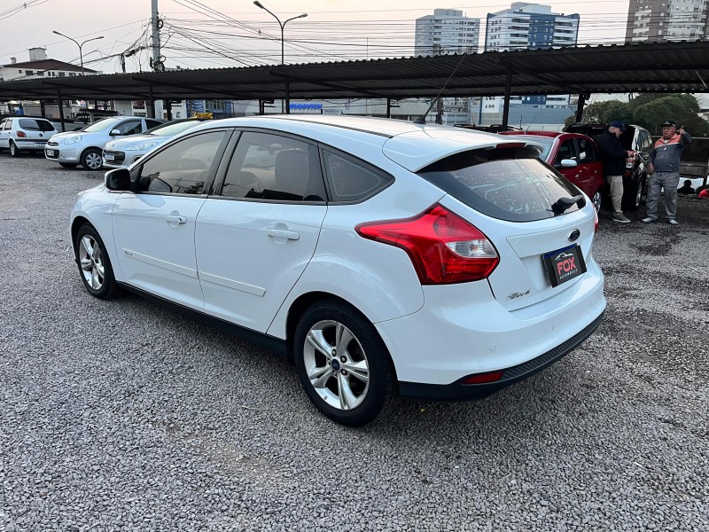 FOCUS 1.6 SE HATCH 16V FLEX 4P AUTOMÁTICO - 2015 - CAXIAS DO SUL