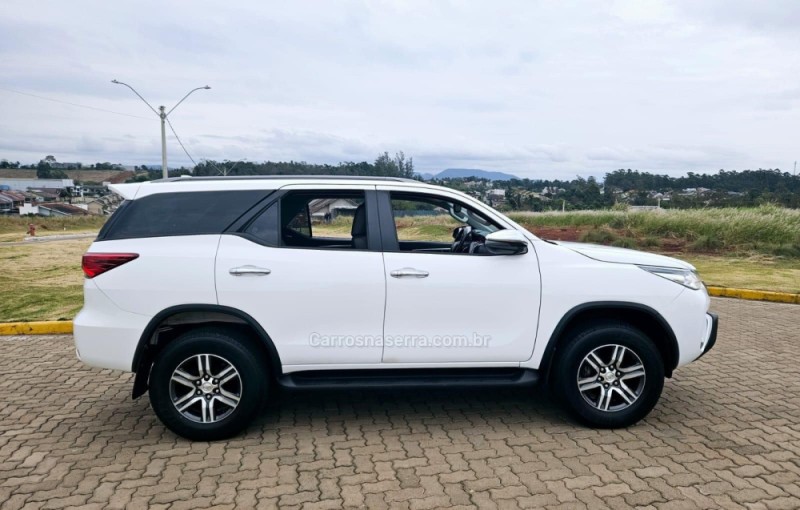 HILUX SW4 2.7 SRV 4X2 16V FLEX 7 LUGARES 4P AUTOMÁTICO - 2019 - LAJEADO