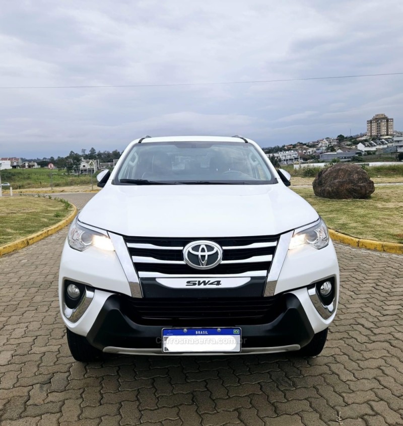 HILUX SW4 2.7 SRV 4X2 16V FLEX 7 LUGARES 4P AUTOMÁTICO - 2019 - LAJEADO