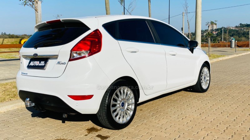 FIESTA 1.6 TITANIUM HATCH 16V FLEX 4P MANUAL - 2015 - DOIS IRMãOS