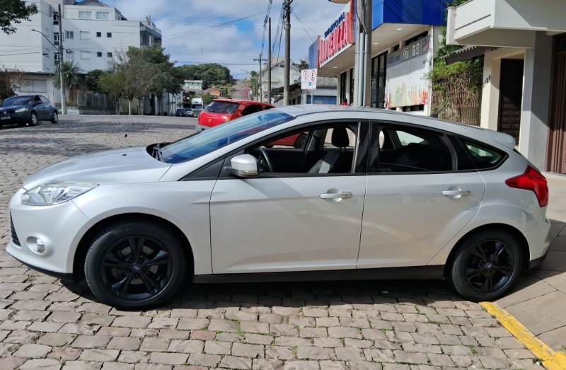 FOCUS 1.6 S 16V FLEX 4P MANUAL - 2014 - FLORES DA CUNHA