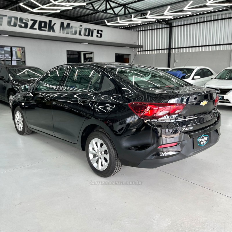ONIX 1.0 LT PLUS 8V FLEX 4P MANUAL - 2023 - CANOAS