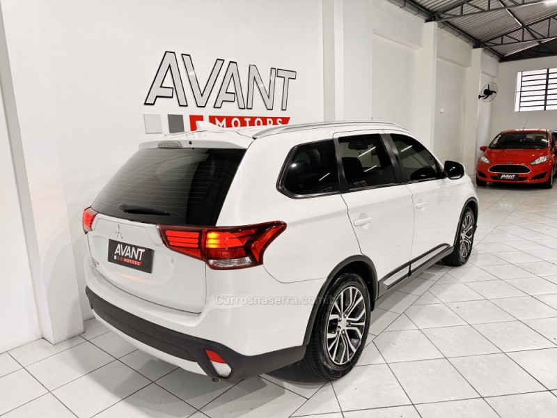 OUTLANDER 2.0 COMFORT 16V GASOLINA 4P AUTOMÁTICO - 2018 - NOVO HAMBURGO