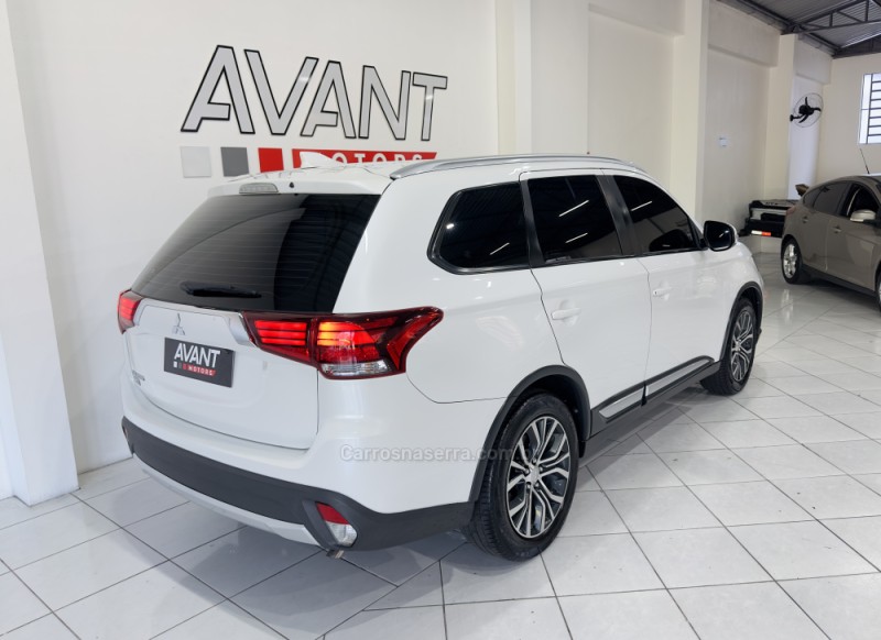 OUTLANDER 2.0 COMFORT 16V GASOLINA 4P AUTOMÁTICO - 2018 - NOVO HAMBURGO