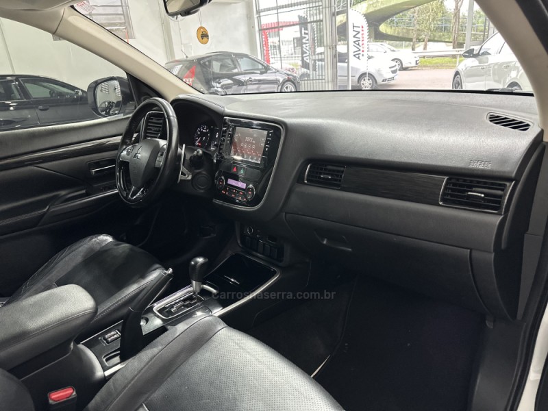 OUTLANDER 2.0 COMFORT 16V GASOLINA 4P AUTOMÁTICO - 2018 - NOVO HAMBURGO