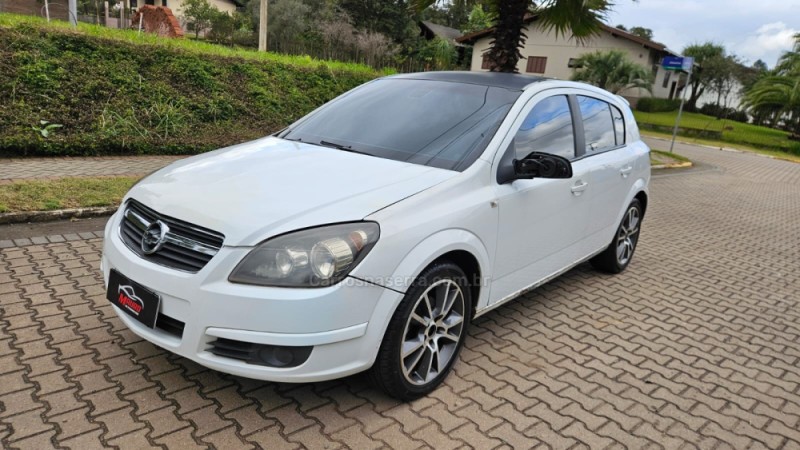 VECTRA 2.0 MPFI GT-X HATCH 8V FLEX 4P MANUAL