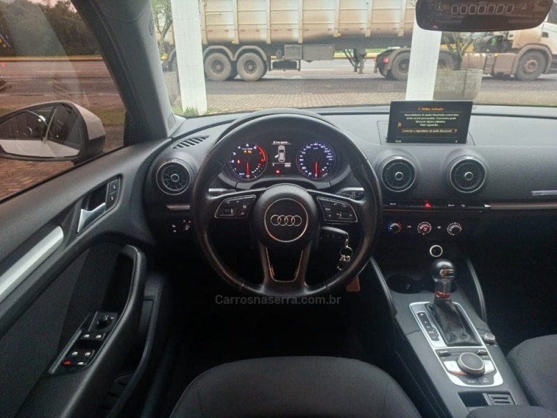 A3 1.4 TFSI SPORTBACK 16V GASOLINA 4P S-TRONIC - 2017 - BOM PRINCíPIO