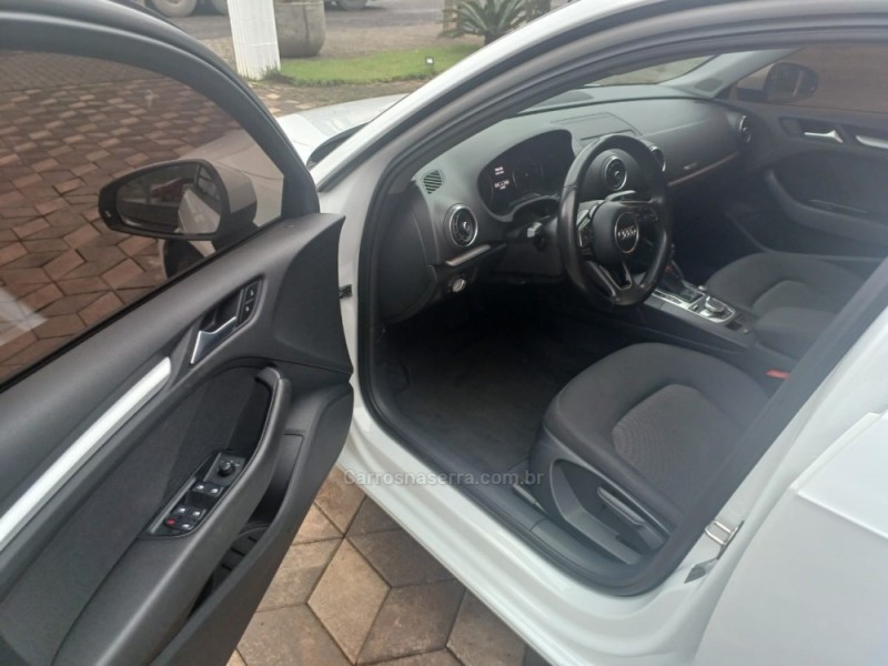 A3 1.4 TFSI SPORTBACK 16V GASOLINA 4P S-TRONIC - 2017 - BOM PRINCíPIO