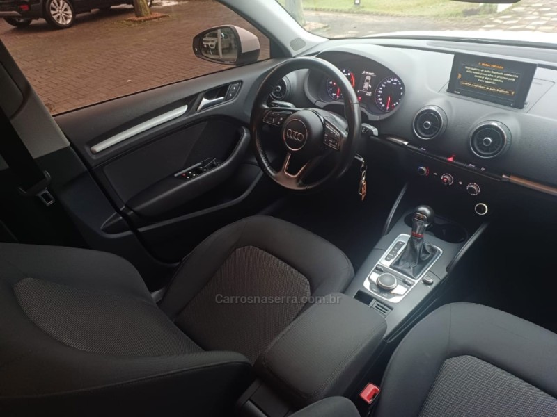 A3 1.4 TFSI SPORTBACK 16V GASOLINA 4P S-TRONIC - 2017 - BOM PRINCíPIO