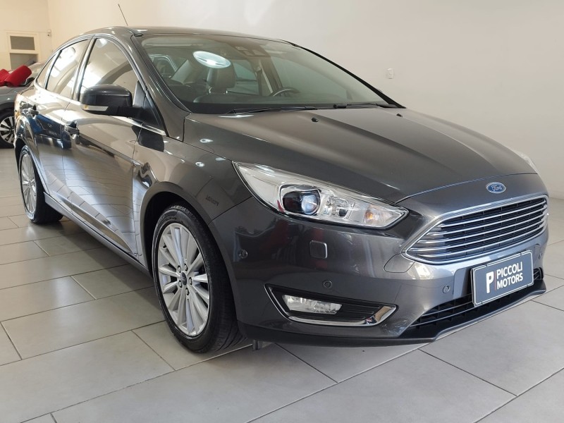 FOCUS 2.0 TITANIUM PLUS FASTBACK 16V FLEX 4P AUTOMÁTICO - 2016 - CAXIAS DO SUL