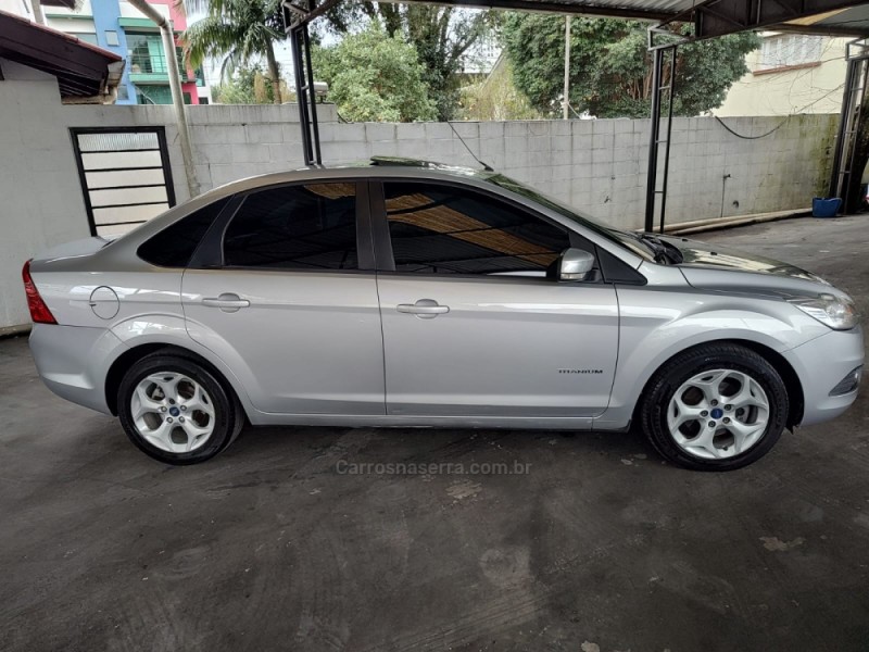 FOCUS 2.0 TITANIUM PLUS SEDAN 16V FLEX 4P AUTOMÁTICO - 2013 - CAXIAS DO SUL