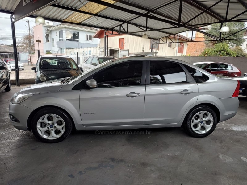 FOCUS 2.0 TITANIUM PLUS SEDAN 16V FLEX 4P AUTOMÁTICO - 2013 - CAXIAS DO SUL