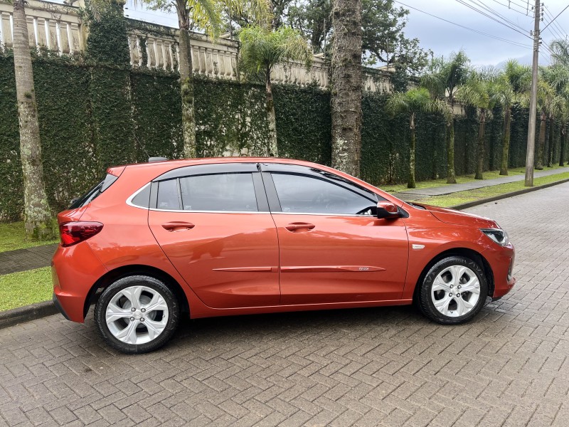 ONIX 1.0	PREMIER PLUS 8V TURBO FLEX 4P AUTOMÁTICO - 2020 - CAXIAS DO SUL