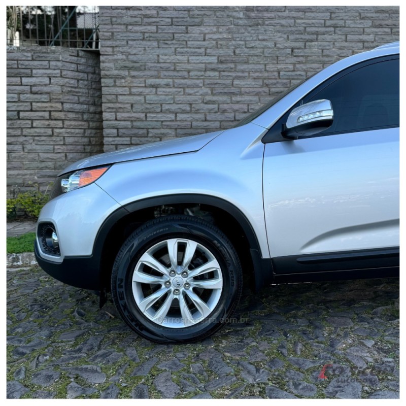 SORENTO 2.4 EX 4X2 16V GASOLINA 4P AUTOMÁTICO - 2013 - CAMPO BOM