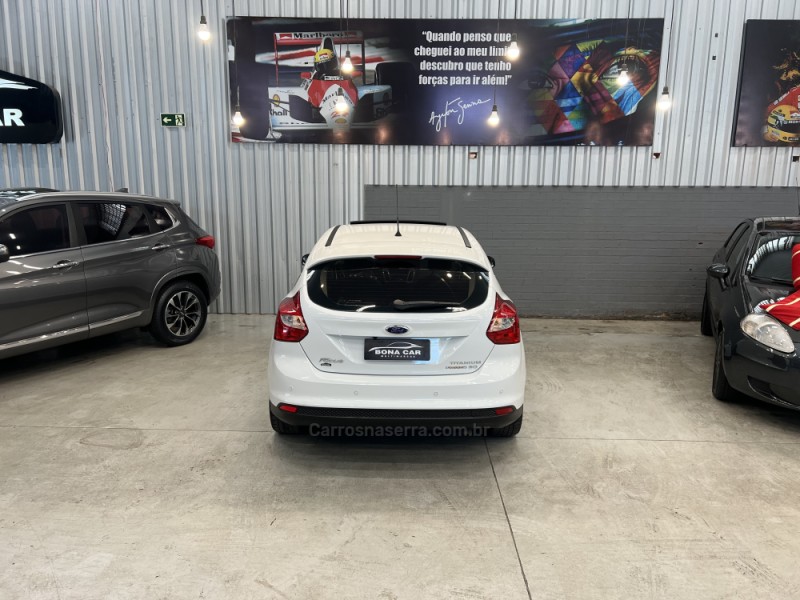 FOCUS 2.0 TITANIUM PLUS 16V FLEX 4P AUTOMÁTICO - 2015 - CAXIAS DO SUL