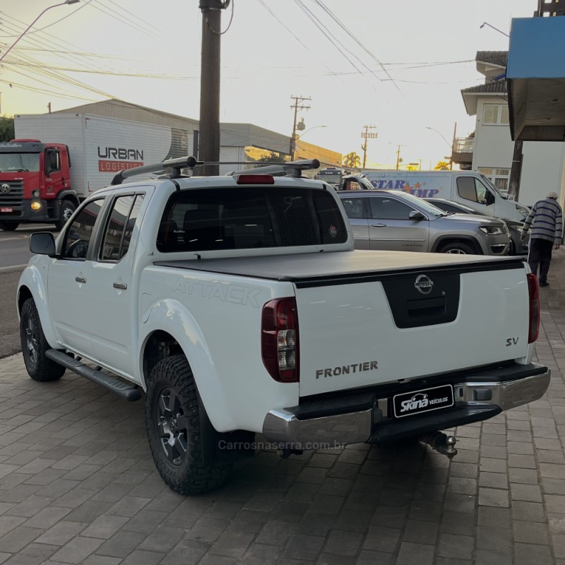 FRONTIER 2.5 SV ATTACK 4X4 CD TURBO ELETRONIC DIESEL 4P AUTOMÁTICO - 2015 - VACARIA