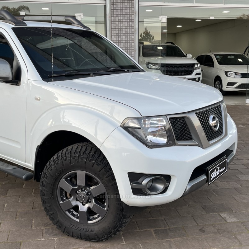 FRONTIER 2.5 SV ATTACK 4X4 CD TURBO ELETRONIC DIESEL 4P AUTOMÁTICO - 2015 - VACARIA