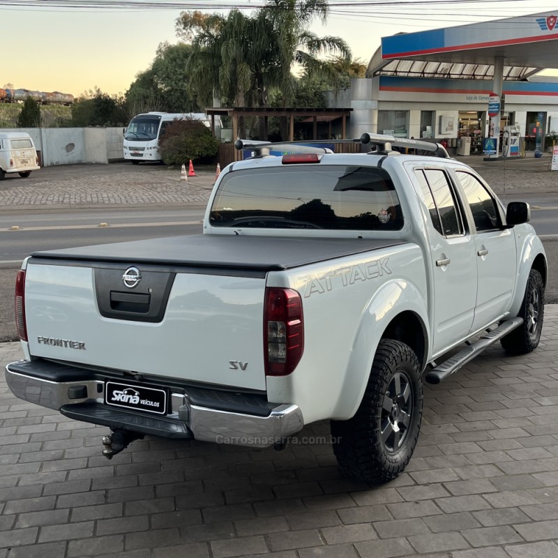 FRONTIER 2.5 SV ATTACK 4X4 CD TURBO ELETRONIC DIESEL 4P AUTOMÁTICO - 2015 - VACARIA