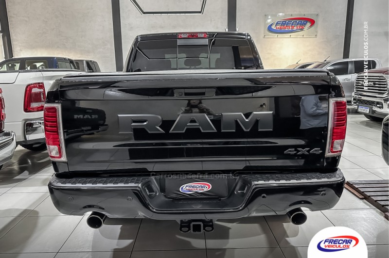 CLASSIC 5.7 V8 GASOLINA LARAMIE NIGHT EDITION CD 4X4 AUTOMÁTICO - 2022 - SARANDI