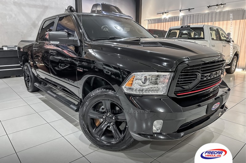 CLASSIC 5.7 V8 GASOLINA LARAMIE NIGHT EDITION CD 4X4 AUTOMÁTICO - 2022 - SARANDI