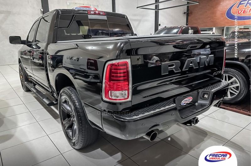 CLASSIC 5.7 V8 GASOLINA LARAMIE NIGHT EDITION CD 4X4 AUTOMÁTICO - 2022 - SARANDI