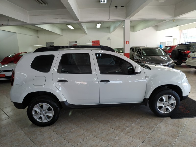 DUSTER 1.6 EXPRESSION 4X2 16V FLEX 4P MANUAL - 2017 - CAXIAS DO SUL