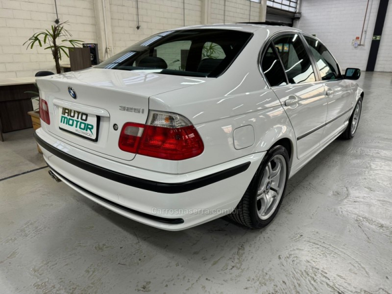 325I 2.5 SEDAN 24V GASOLINA 4P AUTOMÁTICO - 2001 - CAXIAS DO SUL