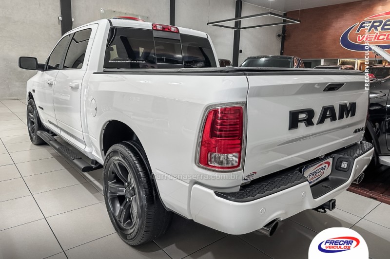 CLASSIC 5.7 V8 GASOLINA LARAMIE NIGHT EDITION CD 4X4 AUTOMÁTICO - 2022 - SARANDI