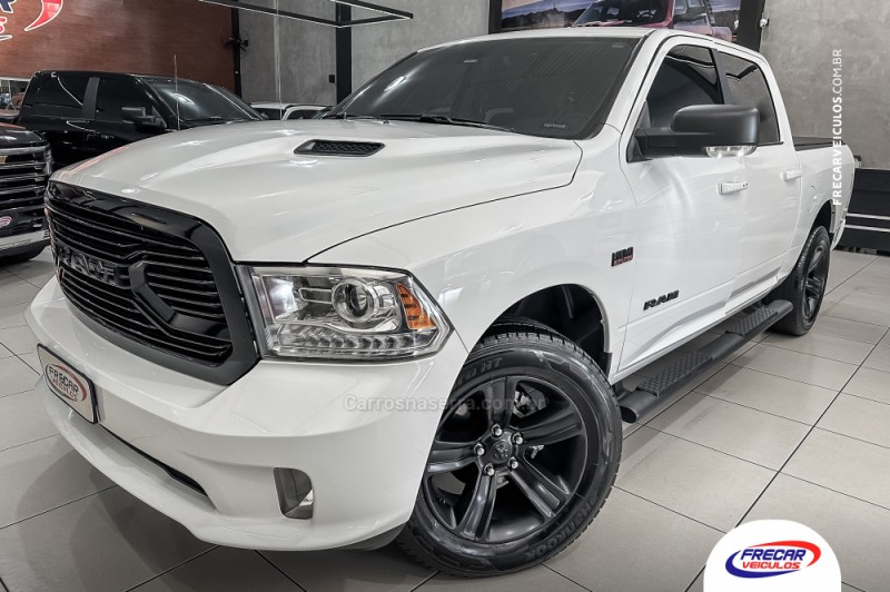 CLASSIC 5.7 V8 GASOLINA LARAMIE NIGHT EDITION CD 4X4 AUTOMÁTICO - 2022 - SARANDI