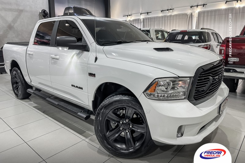 CLASSIC 5.7 V8 GASOLINA LARAMIE NIGHT EDITION CD 4X4 AUTOMÁTICO - 2022 - SARANDI