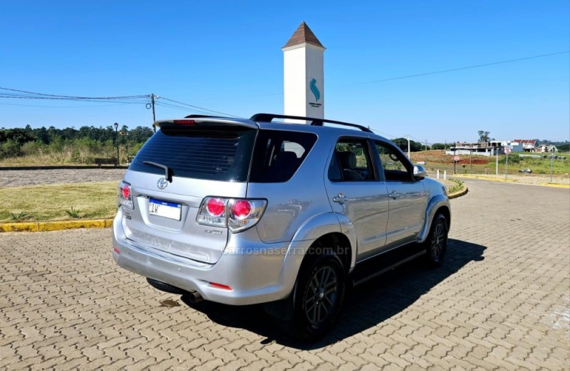 HILUX SW4 2.7 SR 4X2 16V FLEX 4P MANUAL - 2015 - LAJEADO