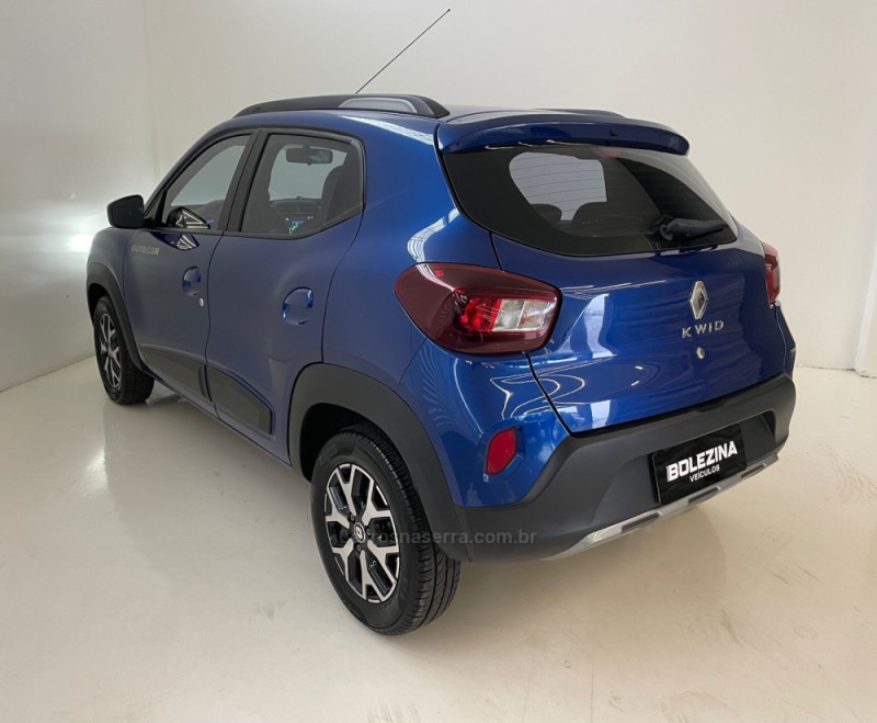 KWID 1.0 12V OUTSIDER FLEX 4P MANUAL - 2023 - NOVO HAMBURGO