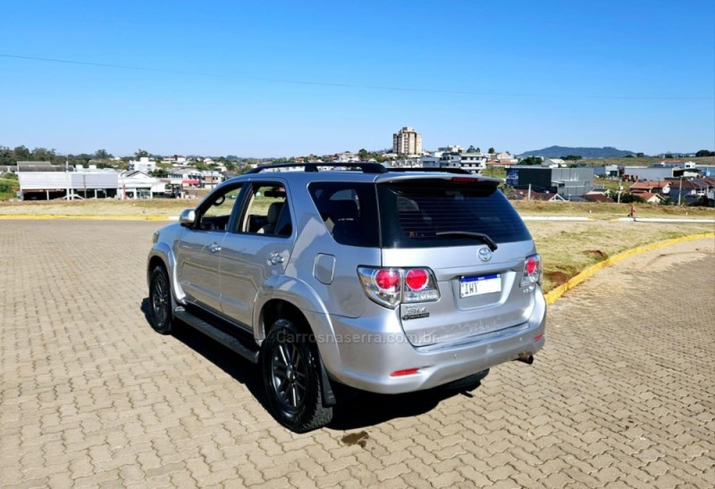 HILUX SW4 2.7 SR 4X2 16V FLEX 4P AUTOMÁTICO - 2015 - LAJEADO