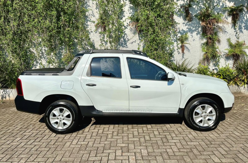 DUSTER OROCH 1.6 16V FLEX EXPRESS 4P MANUAL - 2022 - SAPIRANGA