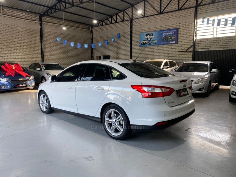 FOCUS 2.0 SE FASTBACK 16V FLEX 4P AUTOMÁTICO - 2015 - NOVO HAMBURGO