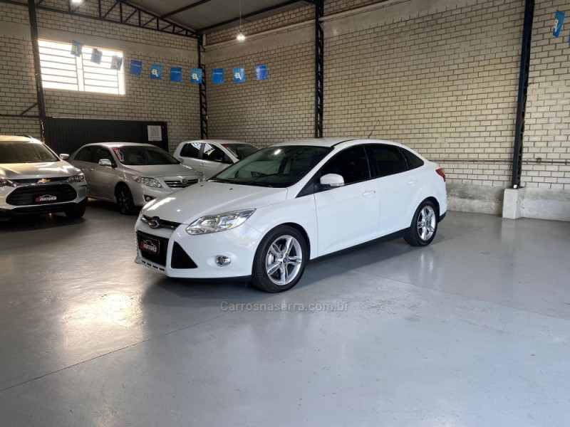 FOCUS 2.0 SE FASTBACK 16V FLEX 4P AUTOMÁTICO - 2015 - NOVO HAMBURGO