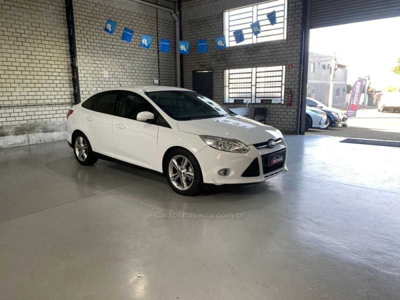 FOCUS 2.0 SE FASTBACK 16V FLEX 4P AUTOMÁTICO - 2015 - NOVO HAMBURGO