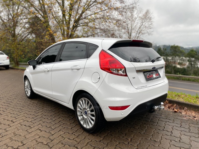 FIESTA 1.6 TITANIUM HATCH 16V FLEX 4P MANUAL - 2015 - DOIS IRMãOS