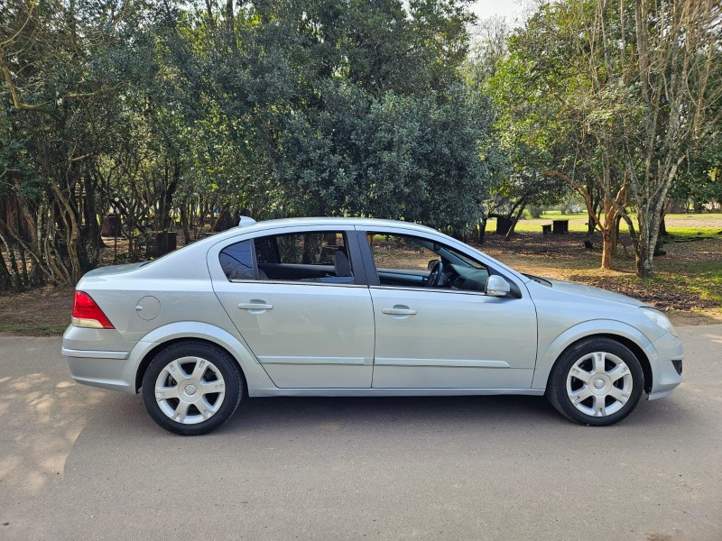 VECTRA 2.0 MPFI ELEGANCE 8V 140CV FLEX 4P AUTOMÁTICO - 2011 - VENâNCIO AIRES