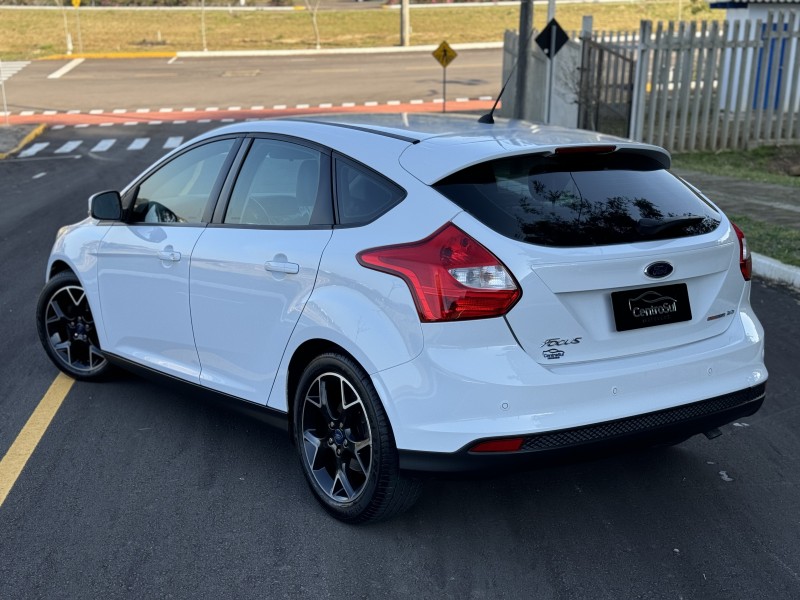 FOCUS 2.0 SE HATCH 16V FLEX 4P AUTO - 2014 - CARLOS BARBOSA