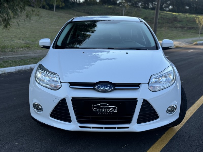 FOCUS 2.0 SE HATCH 16V FLEX 4P AUTO - 2014 - CARLOS BARBOSA