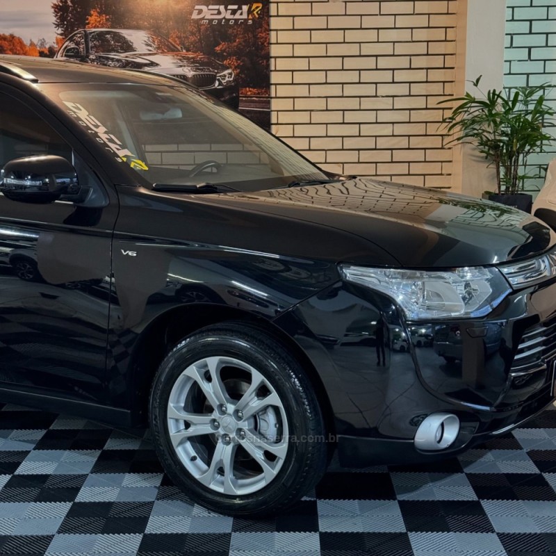 OUTLANDER 3.0 GT 4X4 V6 24V GASOLINA 4P AUTOMÁTICO - 2014 - NOVO HAMBURGO