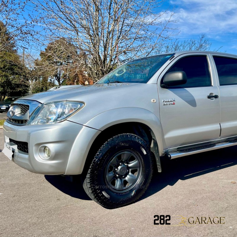 HILUX 2.5 4X4 CD 16V TURBO DIESEL 4P MANUAL - 2010 - FARROUPILHA